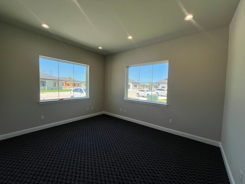 More Photos Of 6000 Alma Rd, McKinney Office For Lease