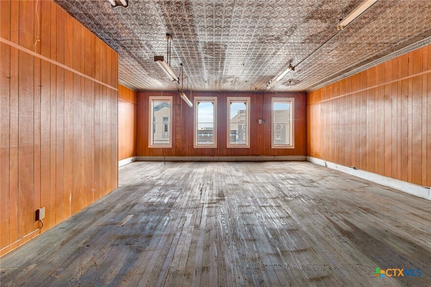 More Photos Of 119 E Main St, Cuero General Retail For Sale