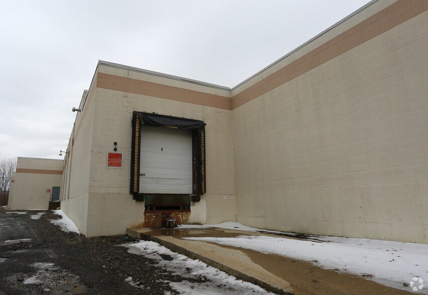 More Photos Of 100 Oakdale Rd, Johnson City Warehouse For Lease
