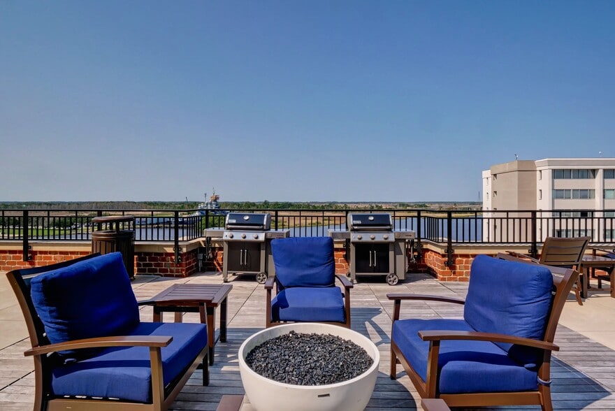 More Photos Of 240 N Water St, Wilmington Specialty For Sale