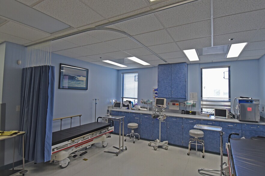 More Photos Of 303 Santa Fe Dr, Encinitas Medical For Sale