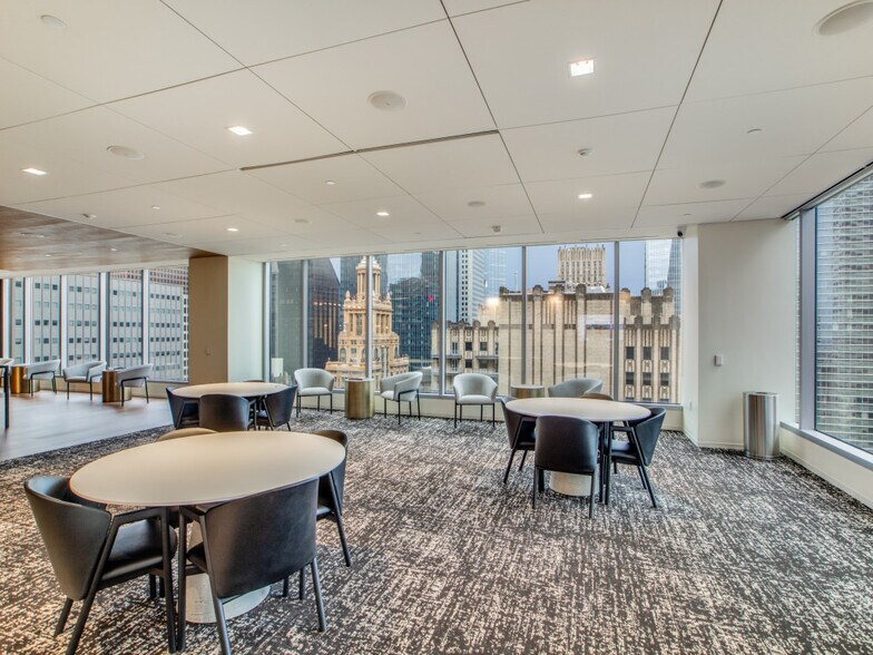 More Photos Of 1000 Main St, Houston Coworking Space