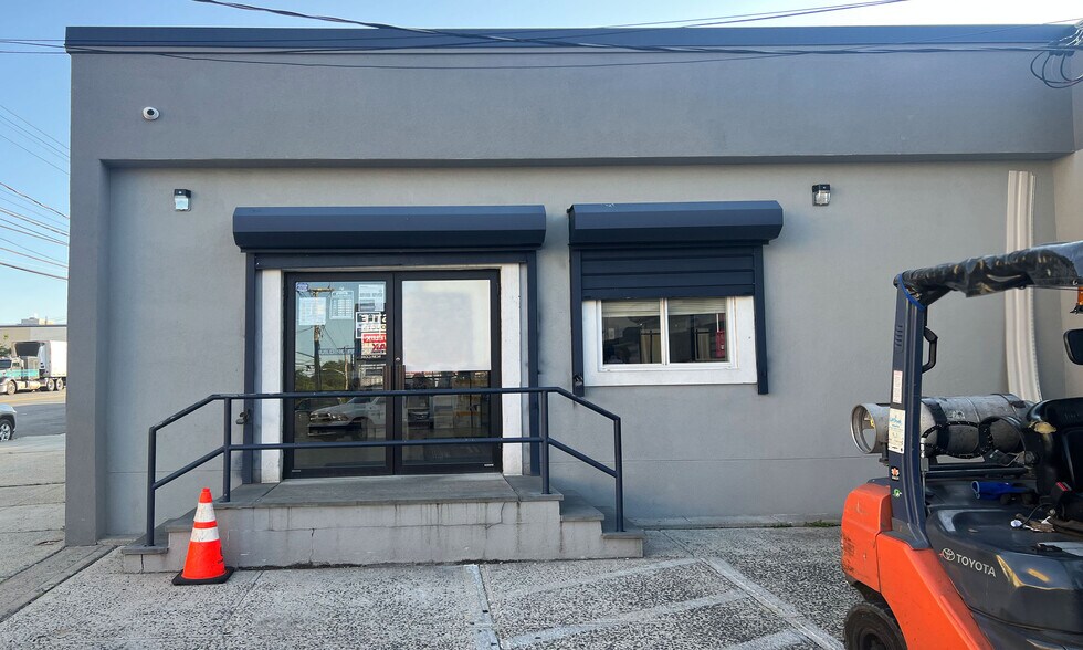 More Photos Of 4332-4342 Bronx Blvd, Bronx Warehouse For Lease