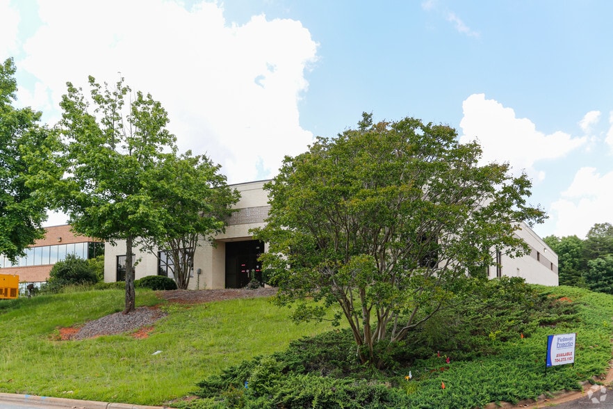 More Photos Of 1912 Cross Beam Dr, Charlotte Warehouse For Lease