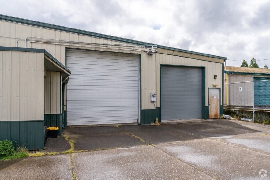 More Photos Of 3220 Pringle Rd SE, Salem Warehouse For Lease