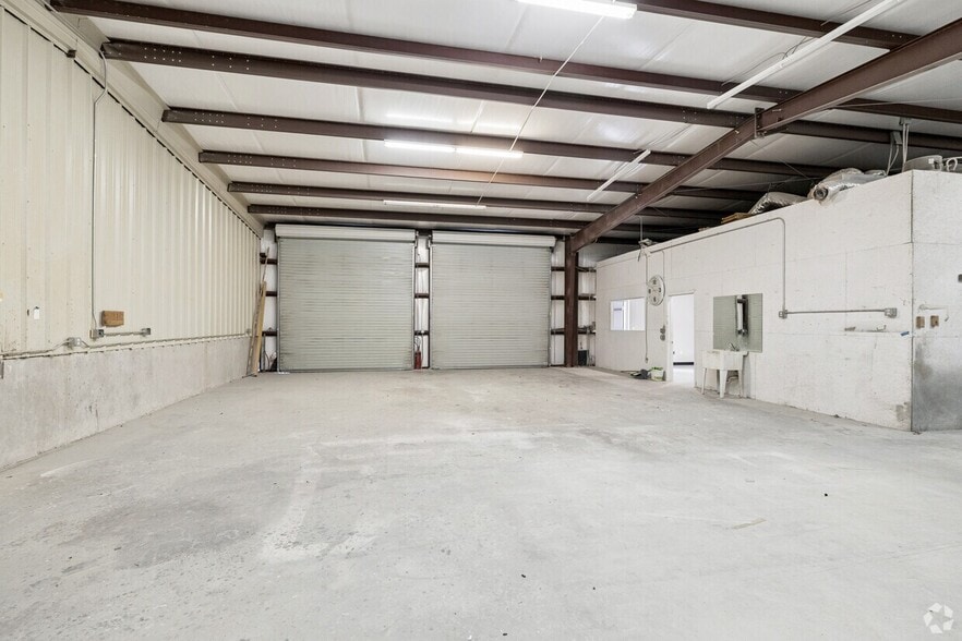 More Photos Of 18838 FM 2252, San Antonio Warehouse For Lease