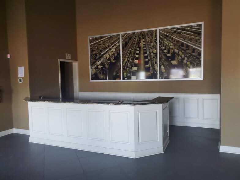 More Photos Of 4255 McKinley Pky, Hamburg Manufacturing For Lease