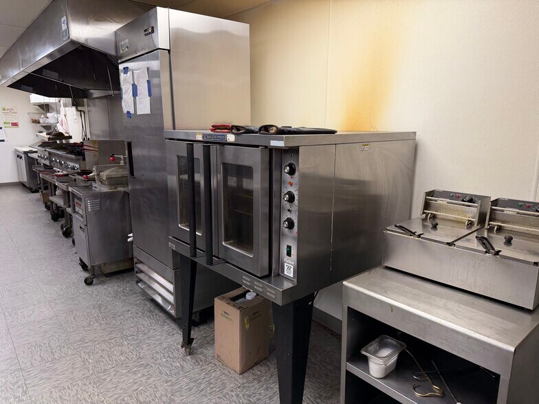 More Photos Of 617 S Washington St, New Paris Bar For Sale
