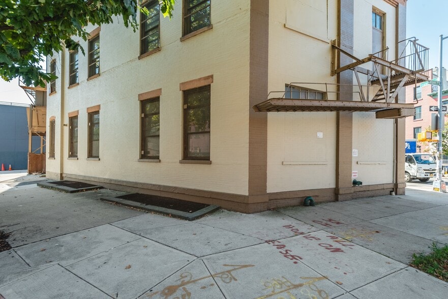 More Photos Of 54 Franklin St, Brooklyn Apartments For Sale