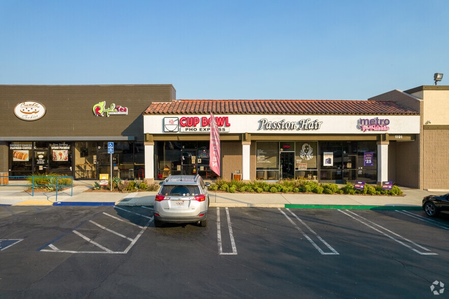 More Photos Of 1181-1195 E Magnolia Ave, Corona Unknown For Lease