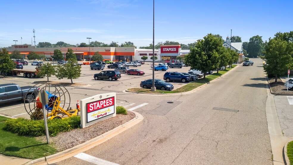 More Photos Of 810-840 Jackson Ave, Grand Haven General Retail For Sale
