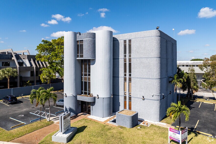 More Photos Of 2161 E Commercial Blvd, Fort Lauderdale Medical For Lease