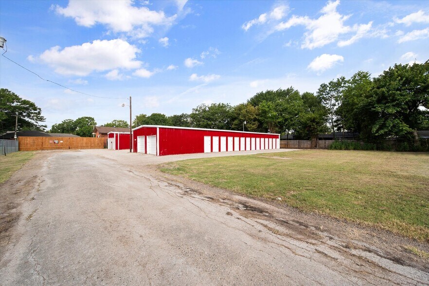 More Photos Of 124 Brooks ave, Corsicana Industrial For Sale
