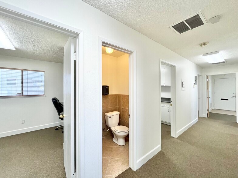 More Photos Of 1137 Smith Ln, Roseville Office For Sale