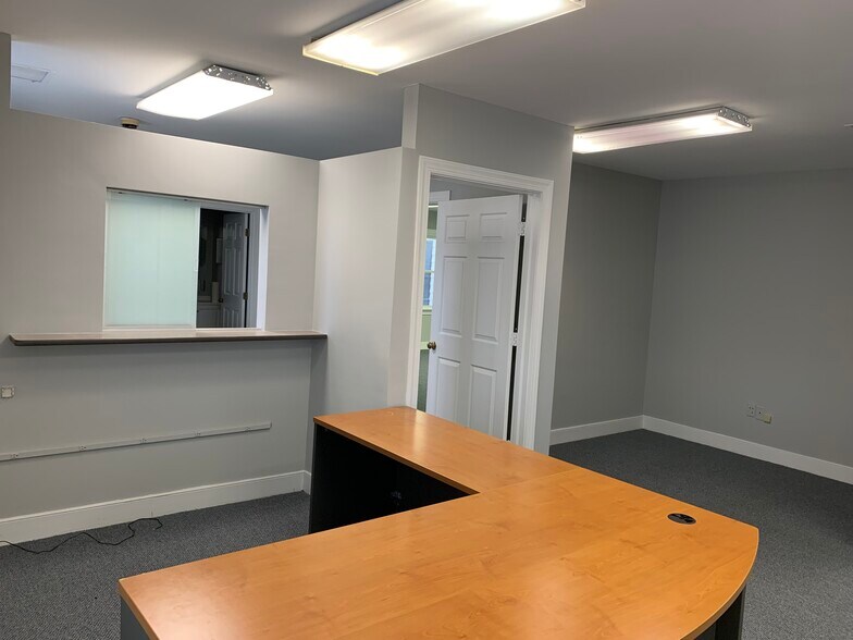 More Photos Of 3108 N Parham Rd, Richmond Office For Lease