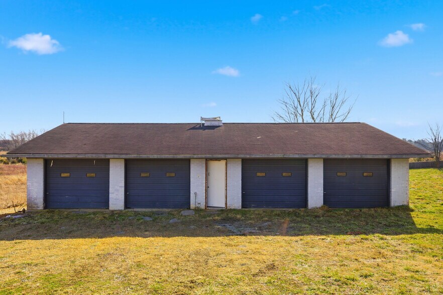 More Photos Of 803 E Broadway Blvd, Jefferson City Warehouse For Sale