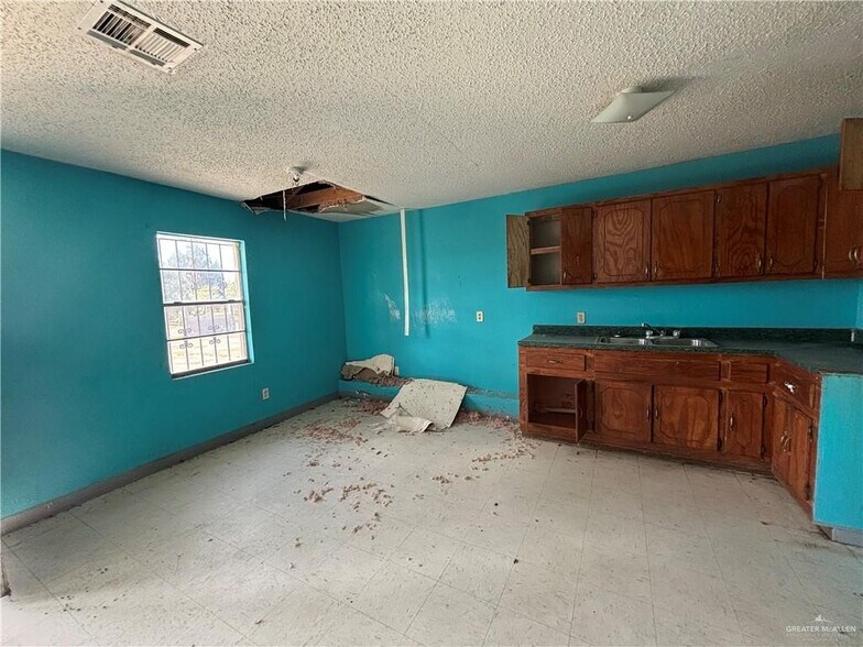 More Photos Of 3117 Spanish Palms Dr S, Mercedes Multifamily For Sale