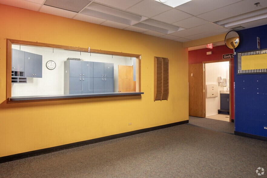 More Photos Of 3105 N Wilke Rd, Arlington Heights Medical For Sale