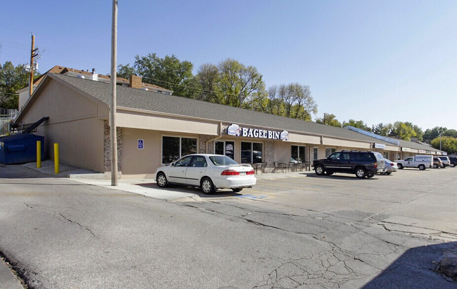 Primary Photo Of 1215-1243 S 119th St, Omaha General Retail For Lease