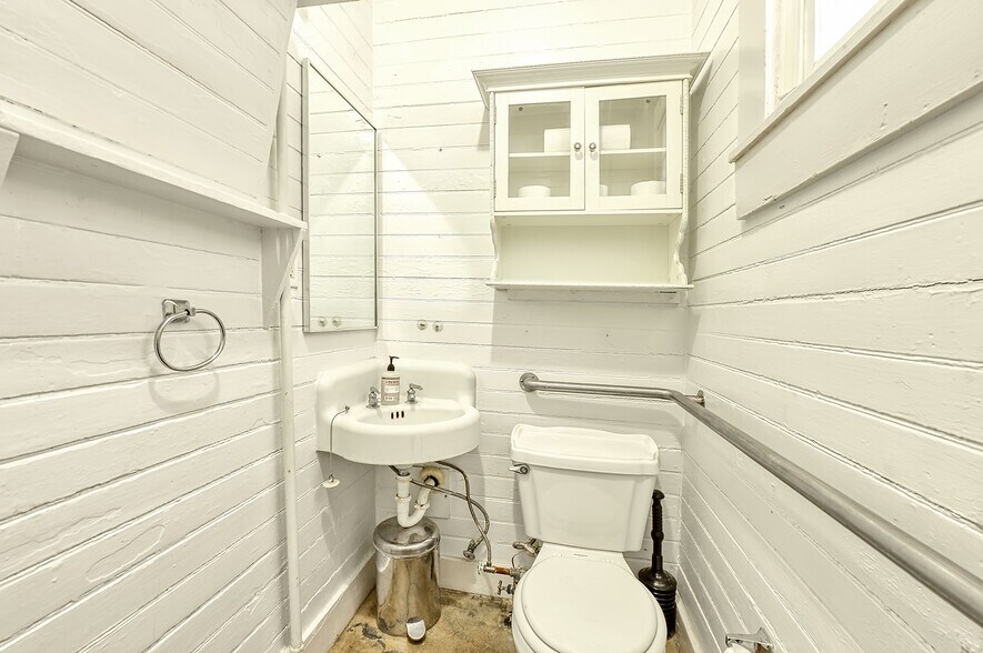 More Photos Of 102 Everson Rd, Everson Storefront For Sale