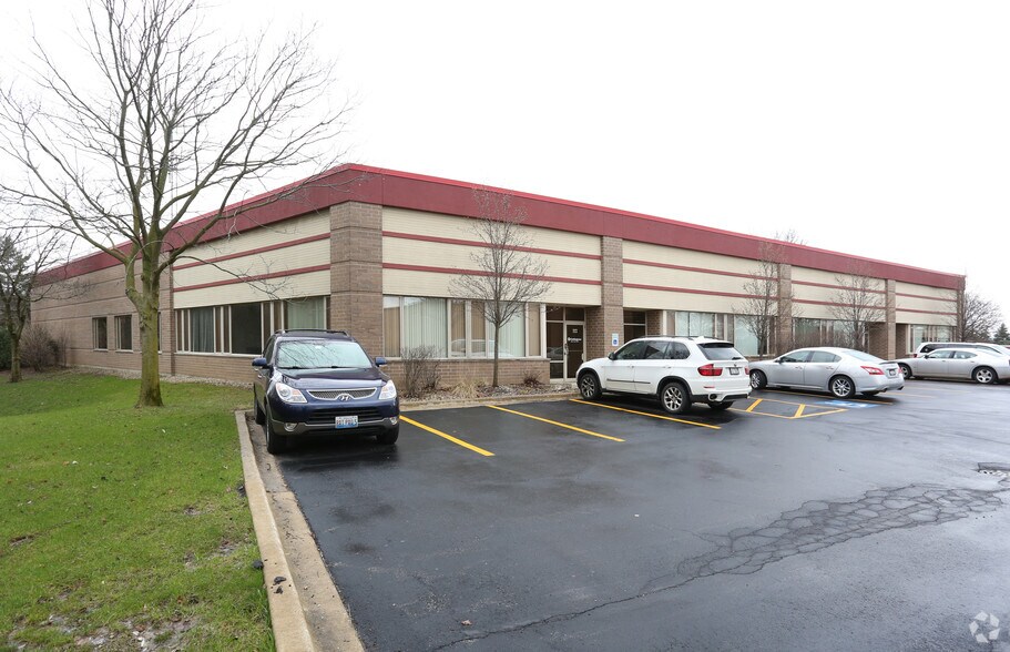 More Photos Of 16W215 83rd St, Burr Ridge Light Distribution For Lease