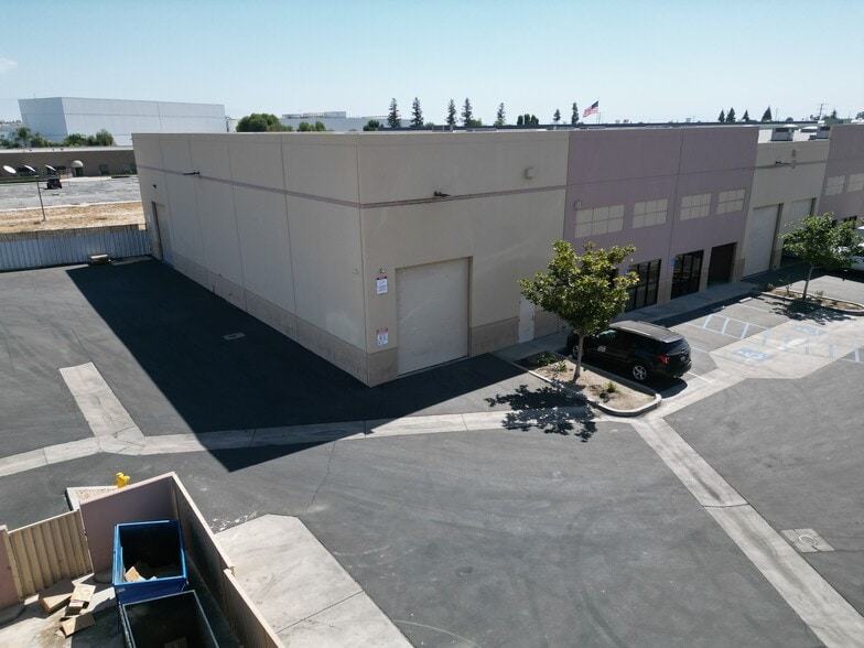 Primary Photo Of 4300-4308 Resnik Ct, Bakersfield Distribution For Lease