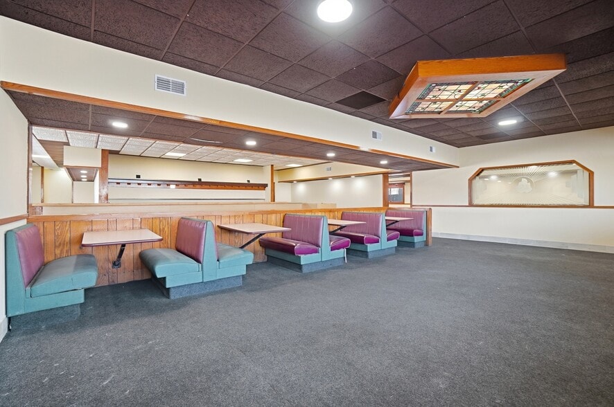 More Photos Of 1610 Germantown Rd, Middletown Restaurant For Sale