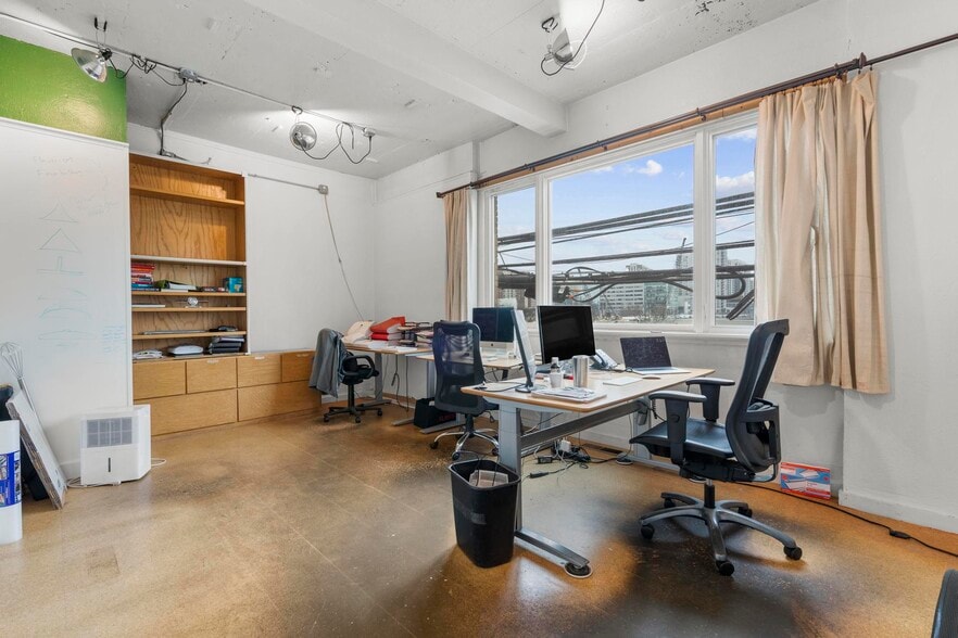 More Photos Of 207 Greenwich Ave, Stamford Showroom For Sale