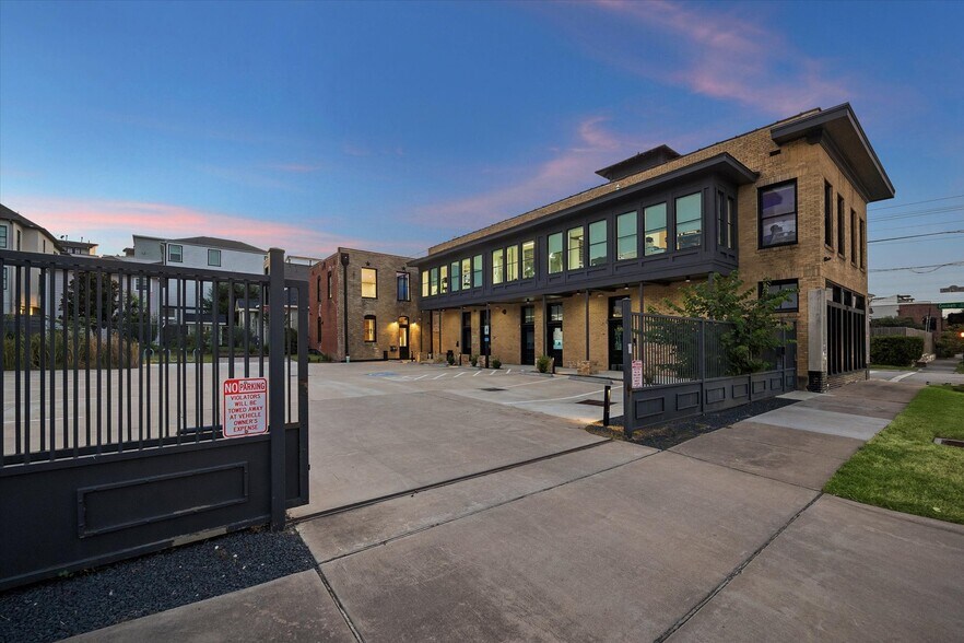 More Photos Of 1719 Houston Ave, Houston Office For Sale