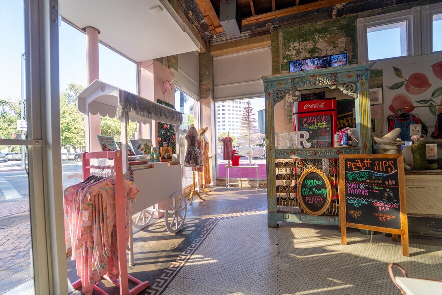 More Photos Of 102 S Main St, Victoria Storefront For Sale