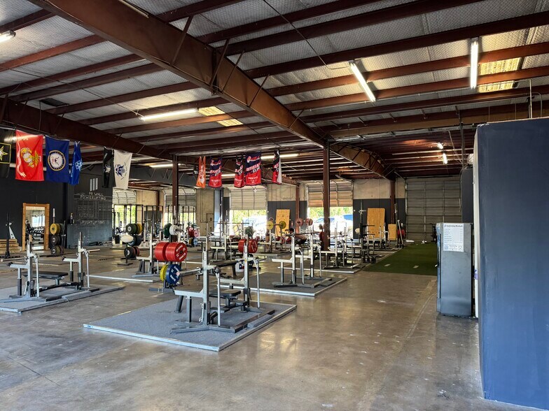 More Photos Of 1106 Smith Rd, Austin Warehouse For Lease