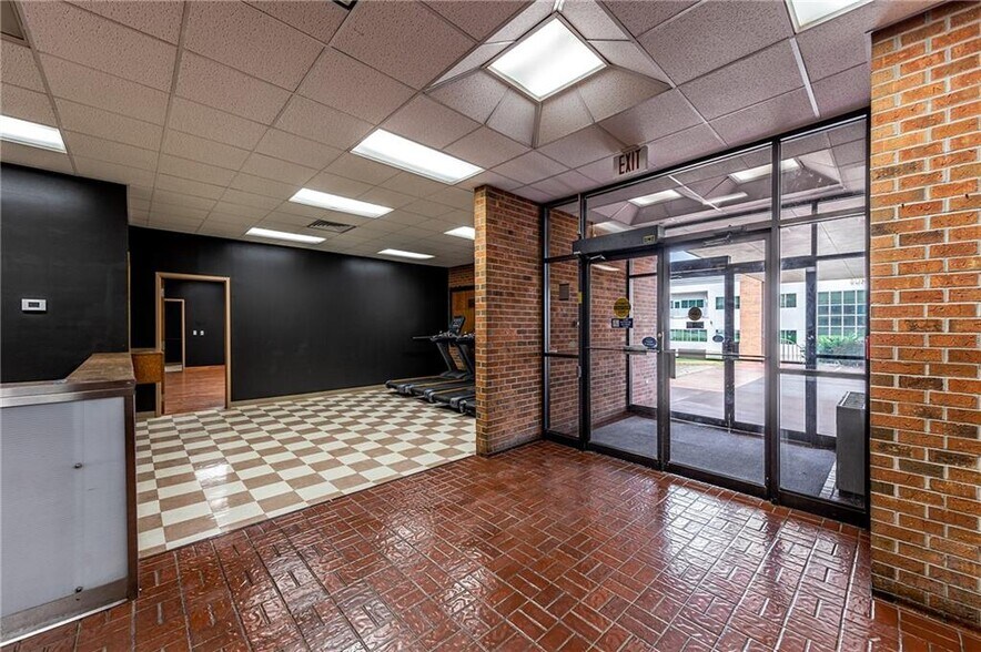 More Photos Of 315 S 6th St, Saint Joseph Sports And Entertainment For Lease