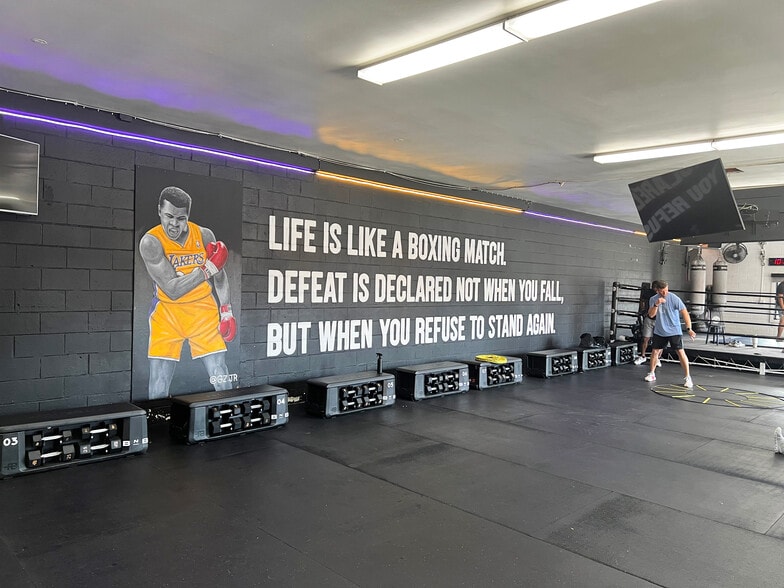 More Photos Of 3201 Santa Monica Blvd, Santa Monica Freestanding For Lease