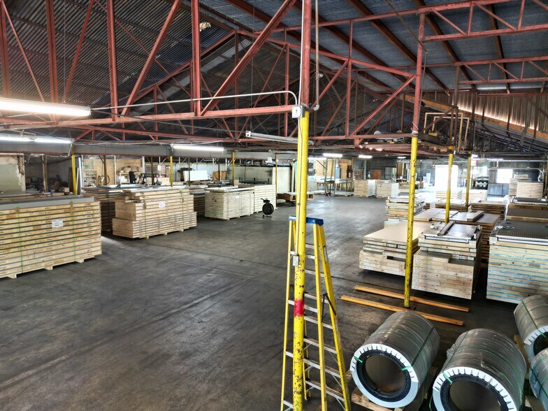 More Photos Of 5609 Azle Ave, Sansom Park Warehouse For Sale