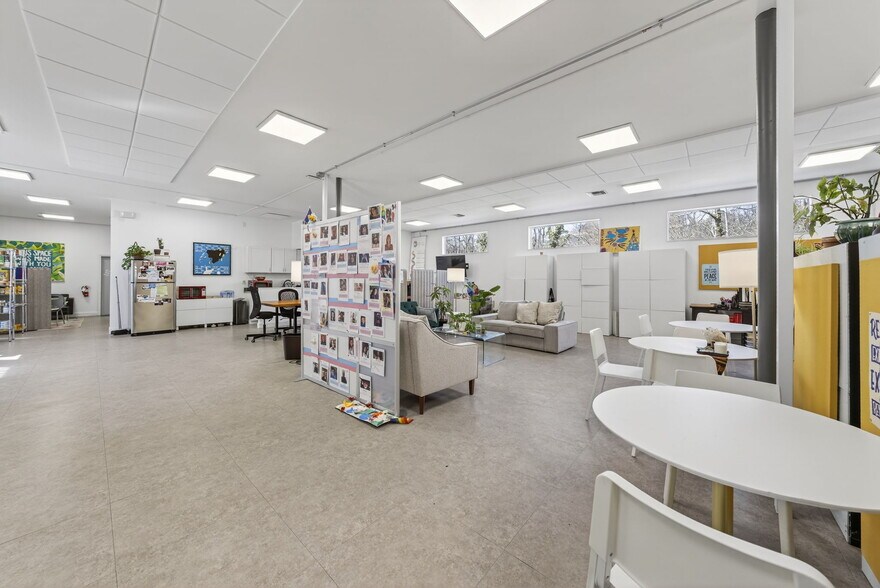 More Photos Of 1229 E Franklin St, Chapel Hill Loft Creative Space For Lease