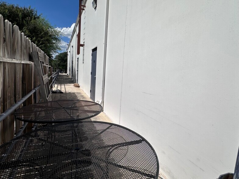 More Photos Of 8142 Shin Oak Dr, San Antonio Unknown For Lease