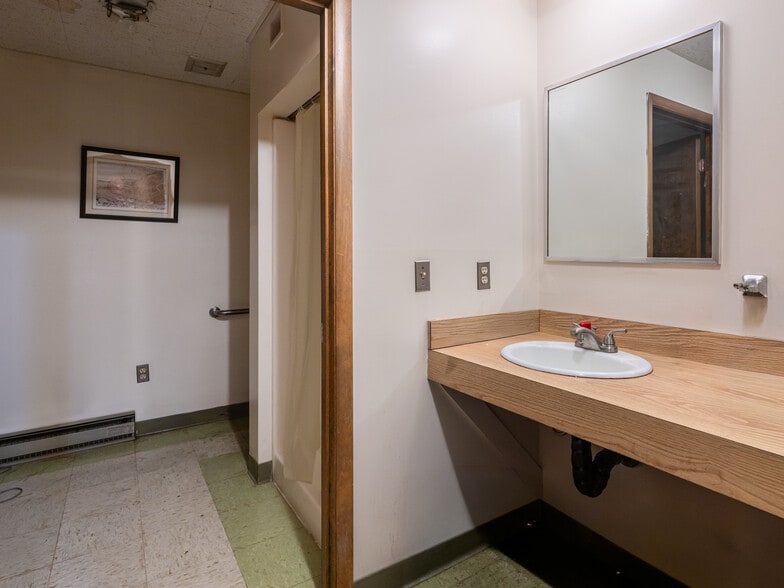 More Photos Of 60 Phifer St, Asheville Medical For Sale