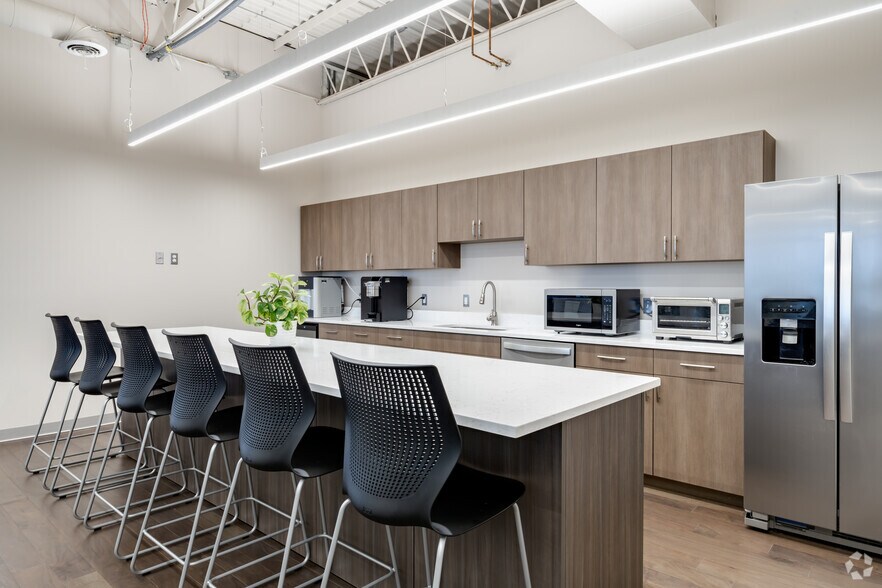 More Photos Of 251 Diversion St, Rochester Office For Sale