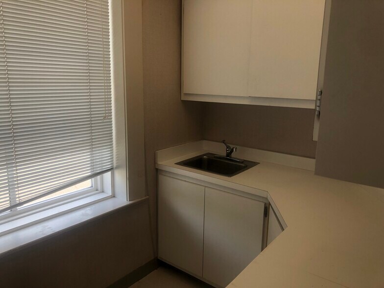 More Photos Of 48 Essex St, Millburn Medical For Lease