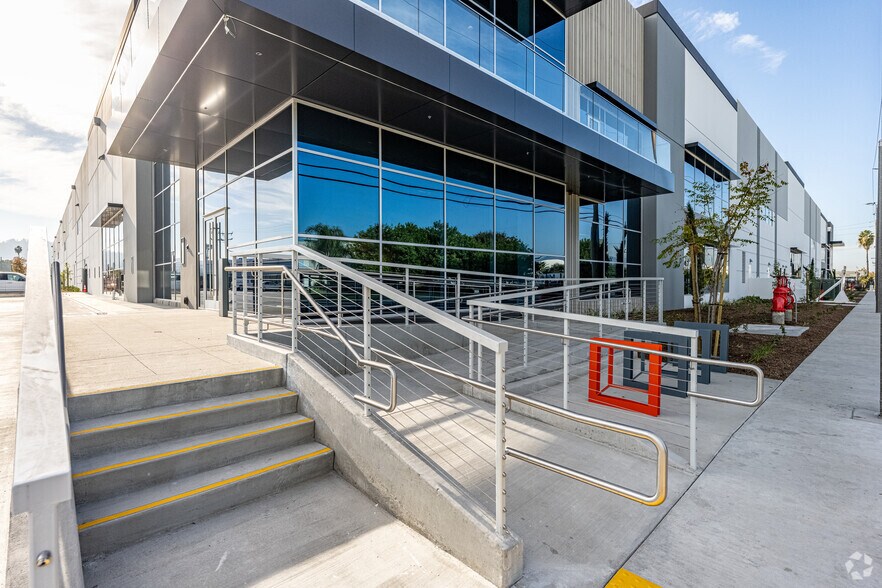 More Photos Of 15010 Don Julian Rd, City Of Industry Manufacturing For Lease