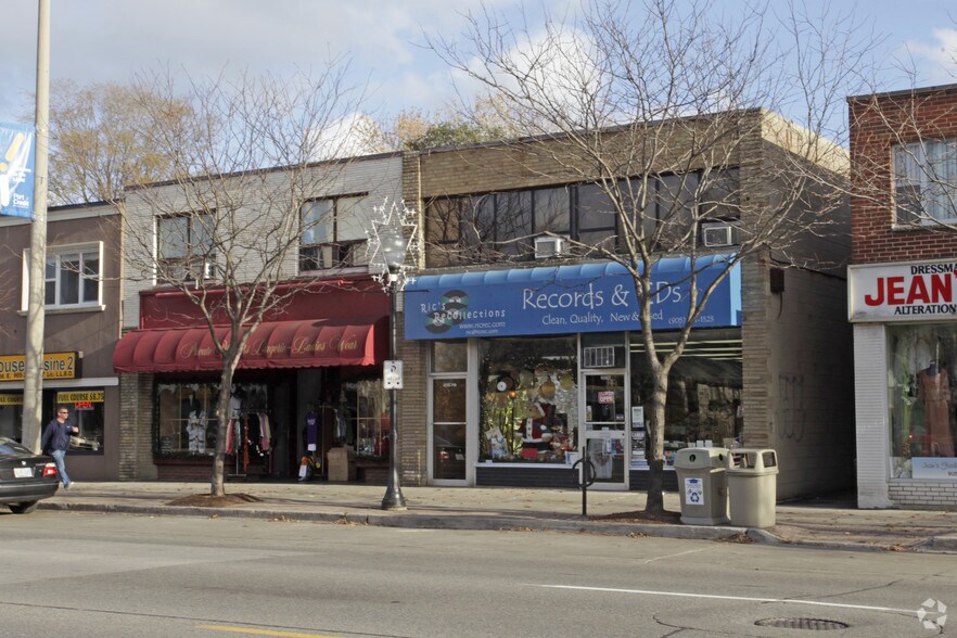 Primary Photo Of 259 Lakeshore Rd E, Mississauga Storefront Retail Residential For Lease