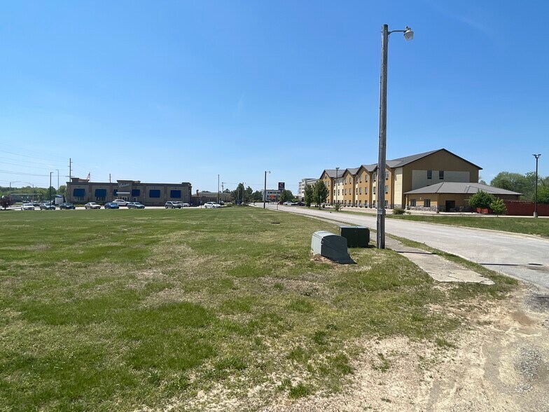 Primary Photo Of 2401 Reed Station Pky, Carbondale Land For Sale