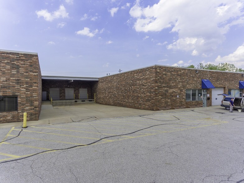 More Photos Of 210 Hayes Dr, Brooklyn Heights Manufacturing For Lease