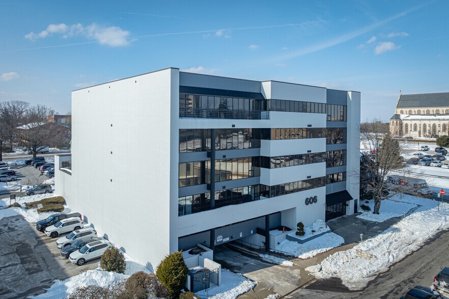 Primary Photo Of 606 Baltimore Ave, Towson Medical For Sale