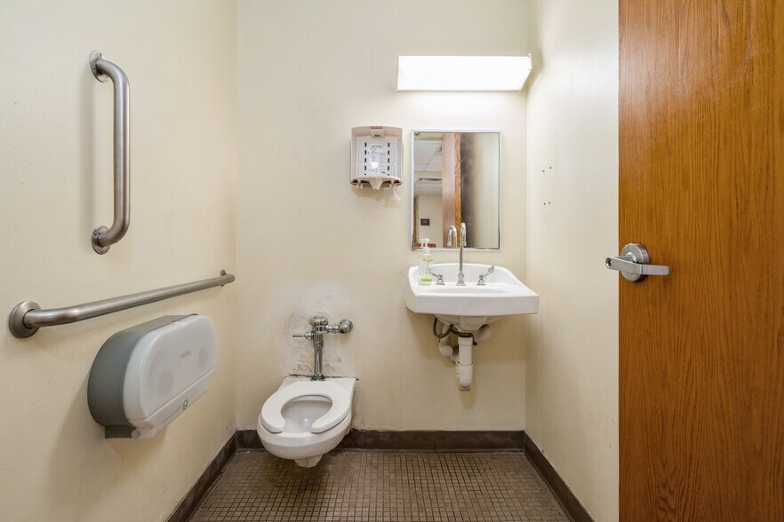 More Photos Of 680 Broadway, Paterson Hospital For Lease