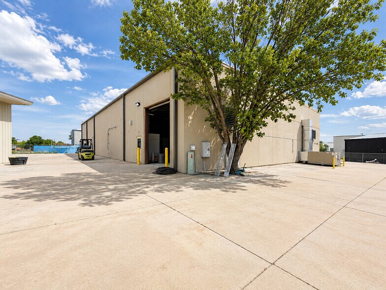 More Photos Of 3508 Wellsite Dr, Norman Distribution For Sale