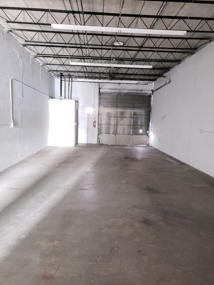More Photos Of 2610-2618 NW 4th St, Fort Lauderdale Warehouse For Lease