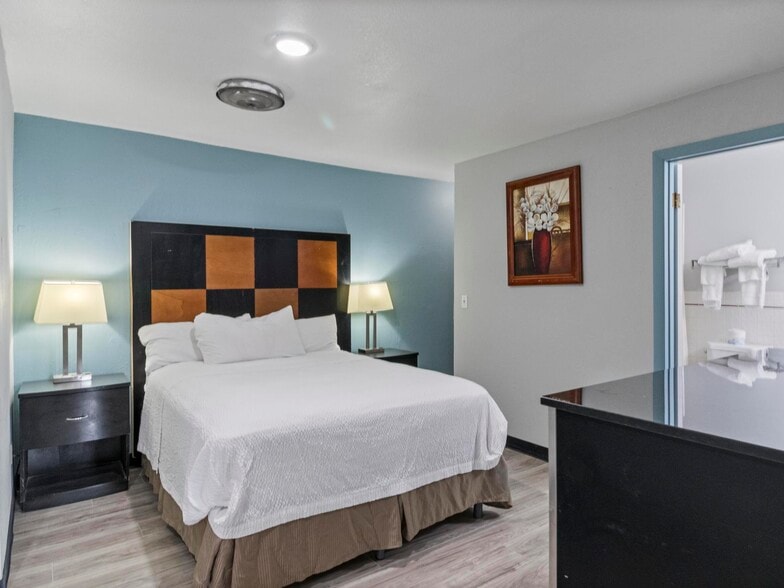 More Photos Of 180 E Center St, Panguitch Hotel For Sale