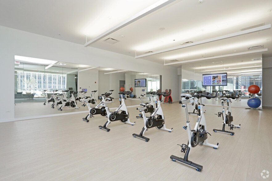 More Photos Of 220 E Illinois St, Chicago Apartments For Lease