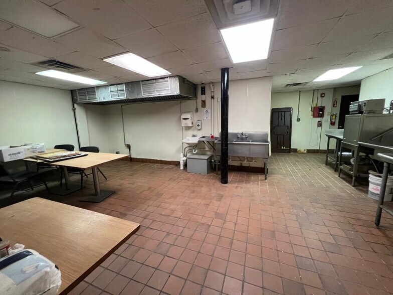 More Photos Of 625 8th St, Huntington Office For Lease